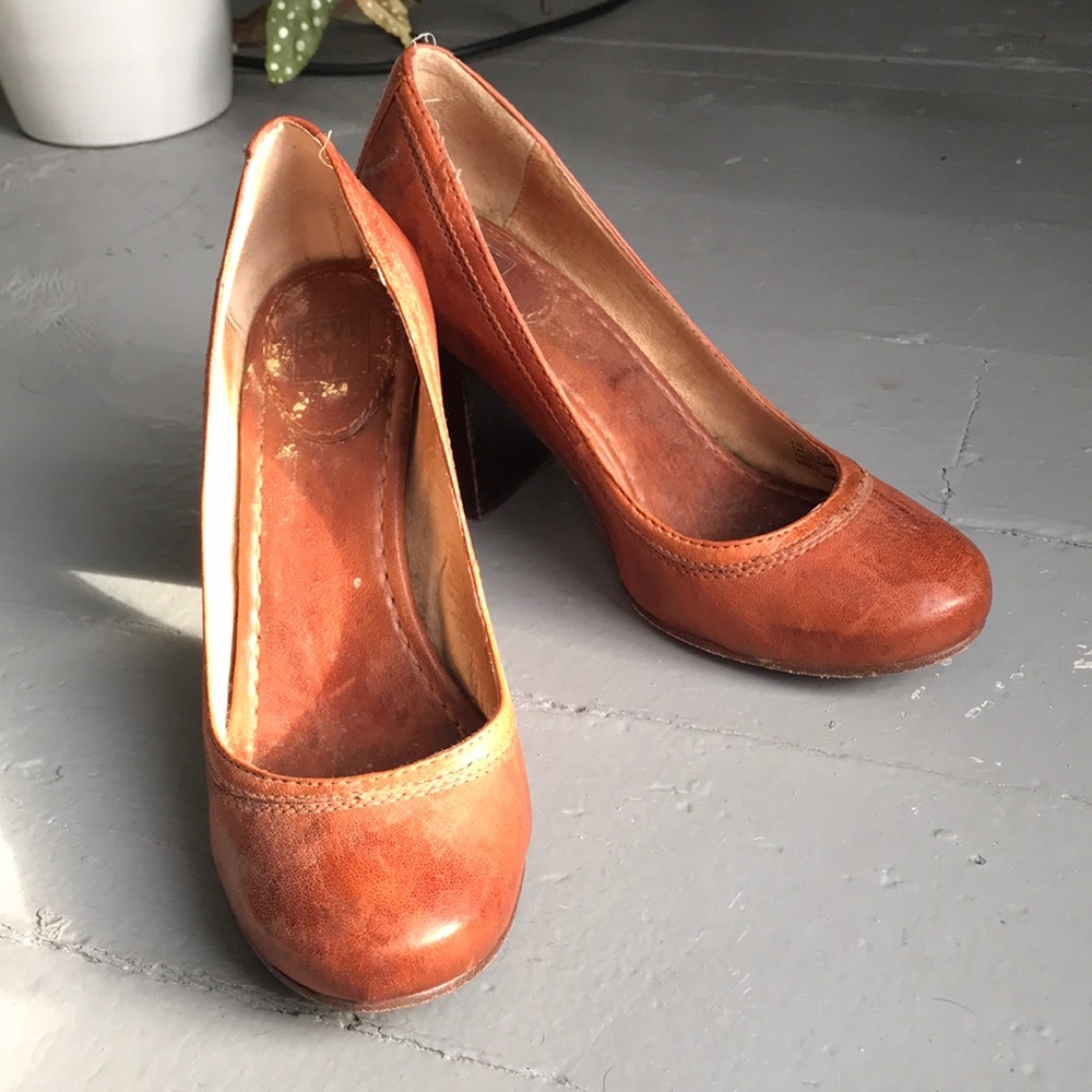 Frye block heel brown leather pumps